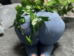 LoraLenora661 - female with black hair and  big tits webcam at ImLive