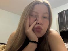 LoretaFeltner - female with brown hair and  big tits webcam at xLoveCam