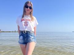 LoriEla from xLoveCam