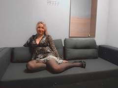 LoriExcite - blond female webcam at xLoveCam