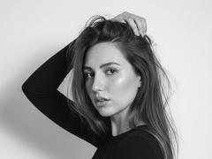 LoriSue - female with brown hair and  big tits webcam at xLoveCam