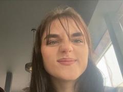 LorindaStrojny - female with brown hair webcam at xLoveCam