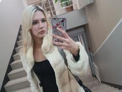 LouiseCarsten - female webcam at xLoveCam