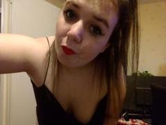LoveClo - female with brown hair and  small tits webcam at xLoveCam