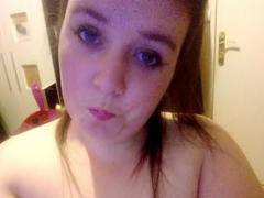 LoveClo - female with brown hair and  small tits webcam at xLoveCam