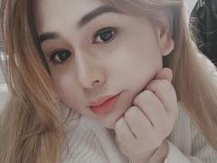 LovelyAya - blond shemale webcam at xLoveCam