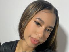 LovelyPeachss from xLoveCam