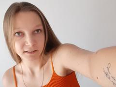 LovelyxEmilly from xLoveCam