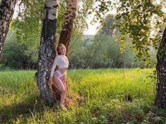 Lovens-hot - blond female webcam at xLoveCam