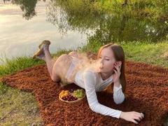 Lovens-hot - blond female webcam at xLoveCam