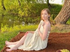 Lovens-hot - blond female webcam at xLoveCam