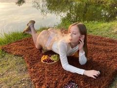 Lovens-hot - blond female webcam at xLoveCam