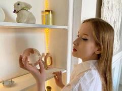 Lovens-hot - blond female webcam at xLoveCam