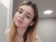 LovieSchryer - blond female webcam at xLoveCam