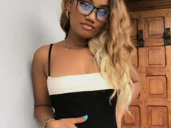 Loyrianah from xLoveCam