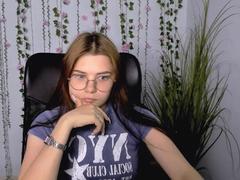 lolaMrrr from xLoveCam