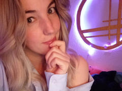 loveKiitsune-hot - female with red hair webcam at xLoveCam