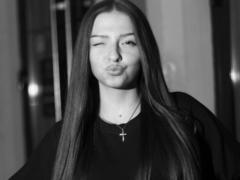 LuanneKadri - female with red hair webcam at xLoveCam