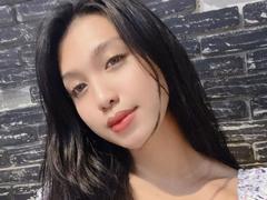 LuccyAna - shemale with black hair webcam at xLoveCam