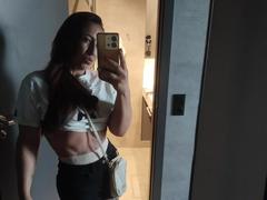 LuccyTweentyOne from xLoveCam