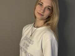 LuciTisue - blond female webcam at xLoveCam