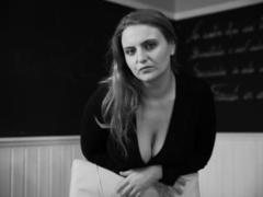 LuciaLue - female with brown hair and  big tits webcam at xLoveCam