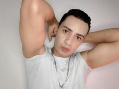 LucianoTorres - male webcam at LiveJasmin
