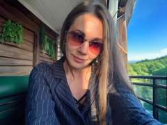 LucieMack - female with brown hair and  big tits webcam at xLoveCam
