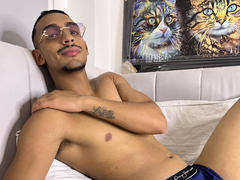 LuckyStar69s from xLoveCam