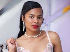 LucyLarz - female with black hair webcam at LiveJasmin