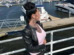 LucyLove-hot - female with black hair webcam at xLoveCam