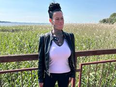 LucyLove-hot - female with black hair webcam at xLoveCam