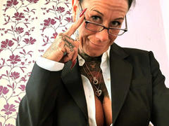 LucyLove-hot - female with black hair webcam at xLoveCam