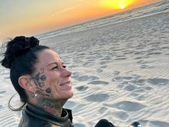 LucyLove-hot - female with black hair webcam at xLoveCam