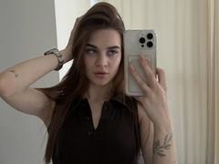 LuisaClover from xLoveCam