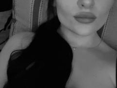 Lulii69 - female with brown hair webcam at xLoveCam