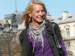 Lulu-4-you - blond female webcam at xLoveCam