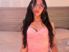 LunaGomez - female with black hair webcam at xLoveCam