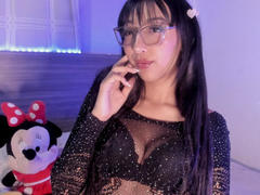 LunaGomez - female with black hair webcam at xLoveCam