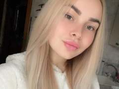 LunaHeadly - blond female webcam at xLoveCam