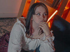 LunaLise - female with brown hair and  big tits webcam at LiveJasmin