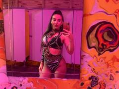 LunaMuze - female with black hair webcam at xLoveCam