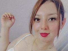 LunaRouge from xLoveCam