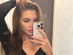 SilverBeese - female with brown hair and  big tits webcam at LiveJasmin