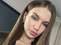 SilverBeese from LiveJasmin