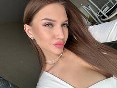 SilverBeese - female with brown hair and  big tits webcam at LiveJasmin