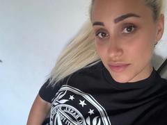 LunaSky-hot - blond female webcam at xLoveCam
