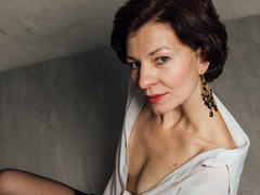 LunaViktoria - female with brown hair webcam at xLoveCam