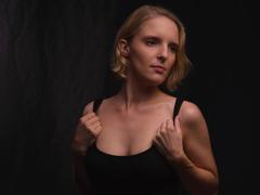 Luna-Lacroix-hot - blond female webcam at xLoveCam