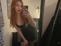 Luna-Noir-hot from xLoveCam